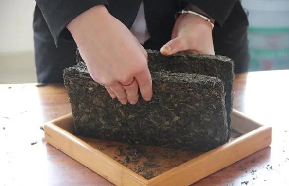 2022年怎么撬普洱茶磚？
