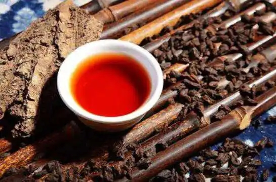 喝普洱茶出汗是怎么回事？