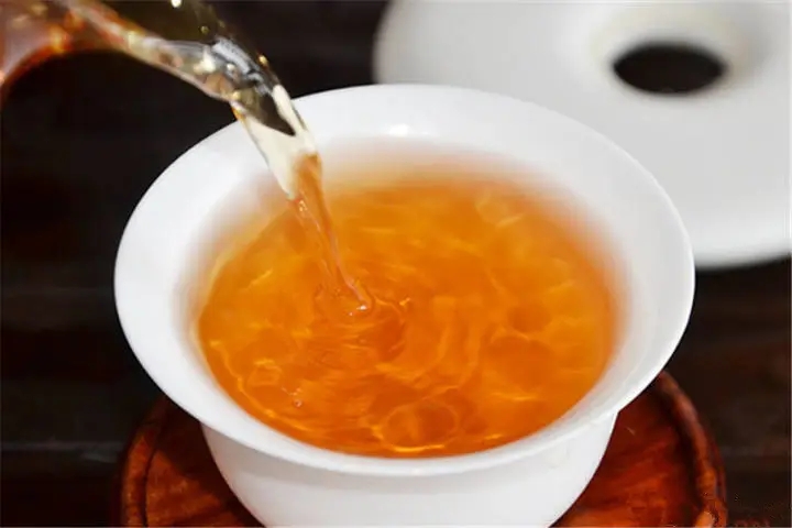 普洱生茶的十種湯色，教你一眼識別?