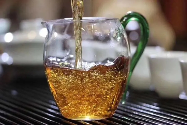 連“喉韻”和“鎖喉”都搞不清楚，就不要說懂普洱茶！