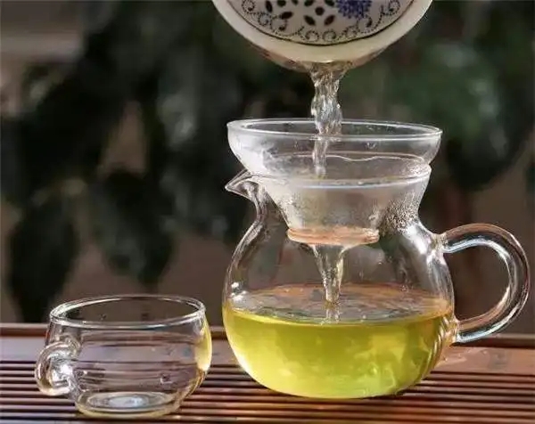 怎么快速清除茶垢？