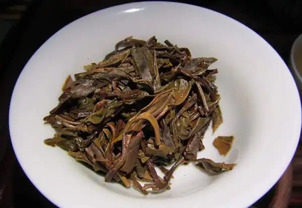 為什么普洱茶的葉底會出現(xiàn)紅梗？