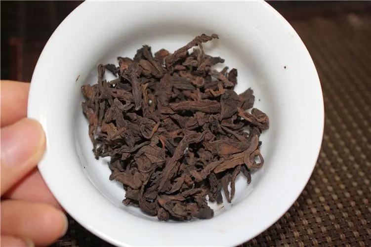 普洱茶的“樟香、棗香、糯香”等香味由什么決定？