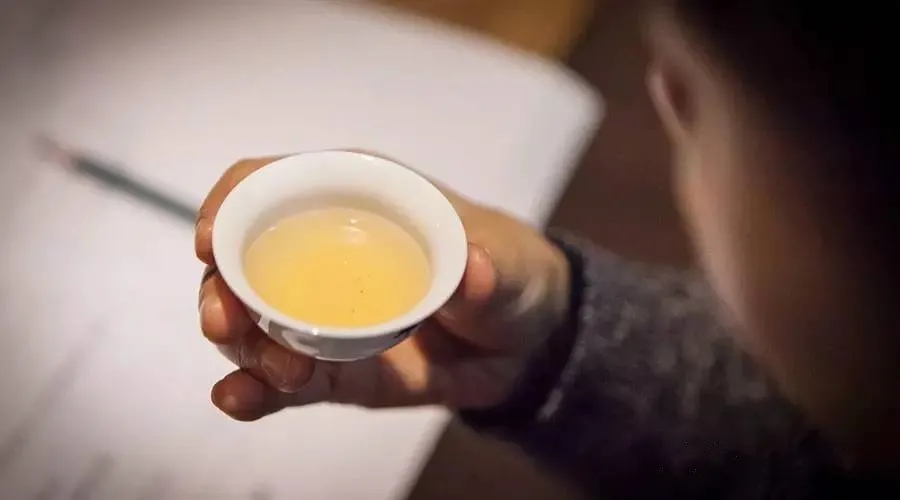 茶和水為什么會(huì)“分離”？