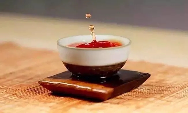 從時(shí)間維度來看，普洱茶的尷尬期并不可怕